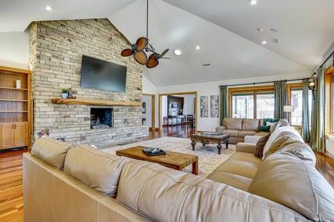 'Post Oak Estate' w/ Pool & Spa on 16 Acres House in Texas