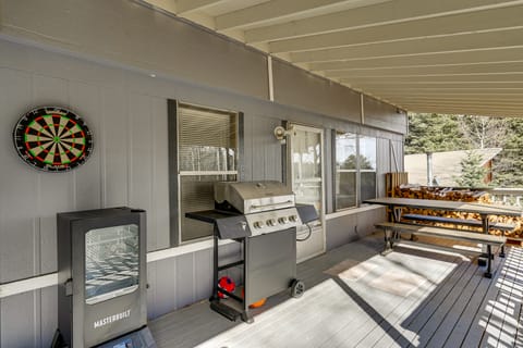 Steps to Lake Isabel & Trails! Mtn-View Hideaway House in Colorado