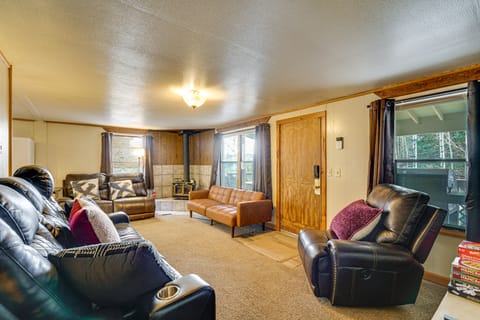 Steps to Lake Isabel & Trails! Mtn-View Hideaway House in Colorado