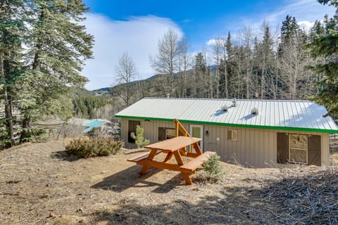 Steps to Lake Isabel & Trails! Mtn-View Hideaway House in Colorado