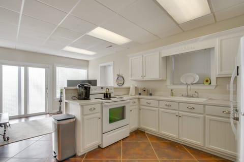 On-Site Lake Access: Serene Waterloo Getaway House in Pickwick Lake