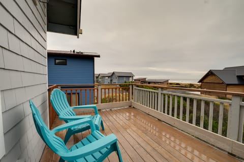 Walk to Beach! Pet-Friendly Westport Home w/ Views House in Westport
