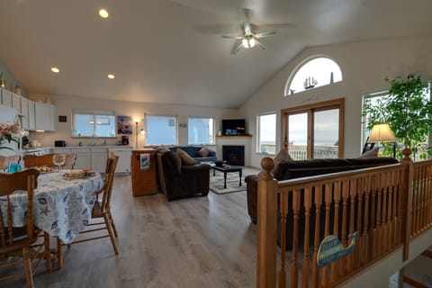 Walk to Beach! Pet-Friendly Westport Home w/ Views House in Westport