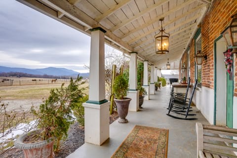 Hot Tub Access: Historic Group Getaway in Amherst! House in Massies Mill