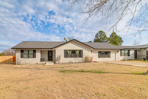 Group Getaway Near Eufaula Lake & Boat Ramp! House in Longtown
