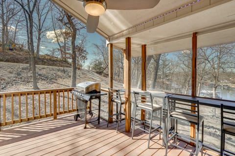 Water-View Deck! Lake Ozark Extended Stay Apartment in Village Four Seasons