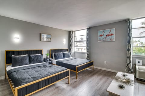 2 Blocks to Shore! Chic South Beach Studio Apartment in Flamingo Lummus