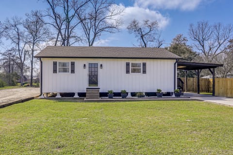 Riverfront Ventress Home w/ Patio & Shared Pier House in Mississippi