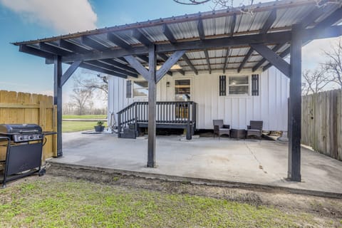Riverfront Ventress Home w/ Patio & Shared Pier House in Mississippi