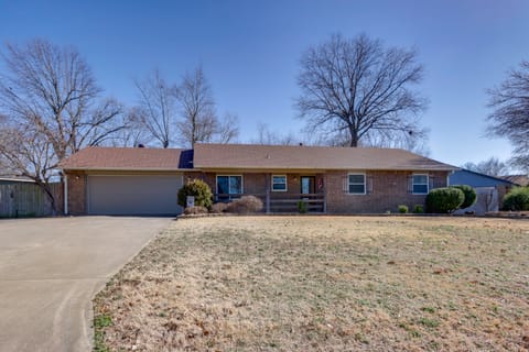 Near Trails & Dtwn Springdale! Dog-Friendly Home House in Springdale