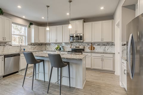 2 Mi to National Sports Center: Blaine Base Camp House in Blaine