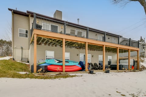 Luxe Hideaway on Houghton Lake: Families Welcome! House in Houghton Lake