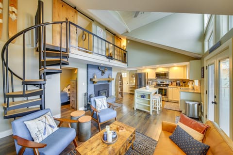 Hike, Fish & Unwind: Cocolalla Lake Home w/ Dock! House in Idaho