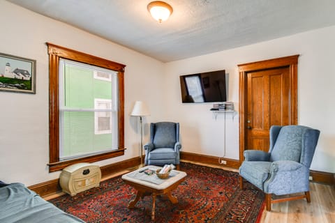 Parks, Pours & Lake Days: Walkable Geneva Wine Hub Apartment in Geneva