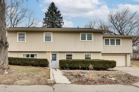 4 Mi to Downtown: Madison Getaway w/ EV Charger! Apartment in Madison