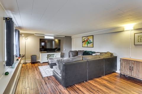 4 Mi to Downtown: Madison Getaway w/ EV Charger! Apartment in Madison