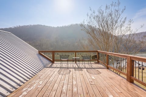 Viewing Deck! Scenic Sanctuary in Mountain Home House in Arkansas