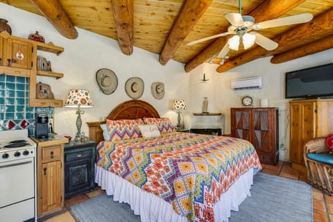 6 Mi to Texas Tech: Studio w/ Shared Pool & Grill Apartment in Lubbock