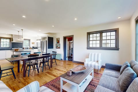 Ski, Hike & Explore: Vermont Family Farmhouse! House in Addison County