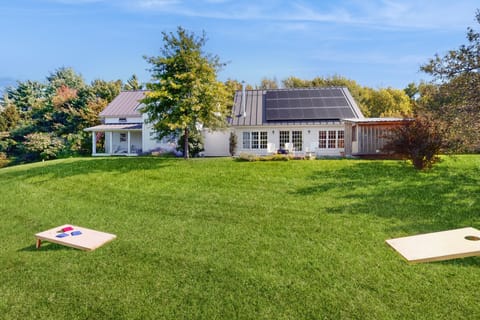 Ski, Hike & Explore: Vermont Family Farmhouse! House in Addison County