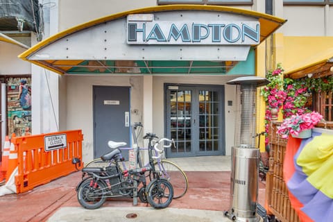 Walk to South Beach Shore! Art Deco Apartment Apartment in Flamingo Lummus