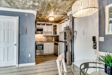 Walk to South Beach Shore! Art Deco Apartment Apartment in Flamingo Lummus