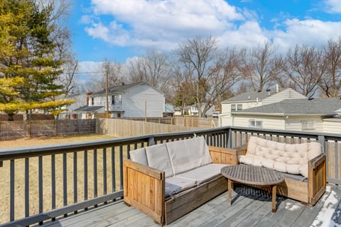6 Mi to Dtwn Toledo! Family-Friendly Haven w/ Deck House in Toledo