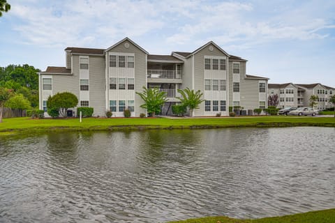 2 Mi to Shore: Surfside Beach Condo w/ Pool Access Apartment in Garden City