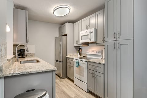 2 Mi to Shore: Surfside Beach Condo w/ Pool Access Apartment in Garden City