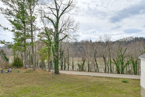 Lake Days & Fireside Nights! Updated Burnside Home House in Burnside