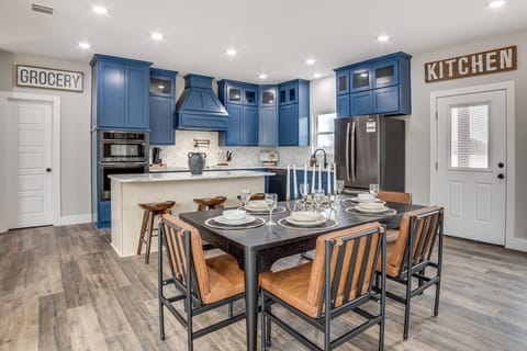 Beach + Brazos River Access! Family-Friendly Haven House in Texas