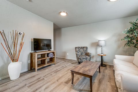 Mountain Basecamp Near Red Rocks Apartment in Golden