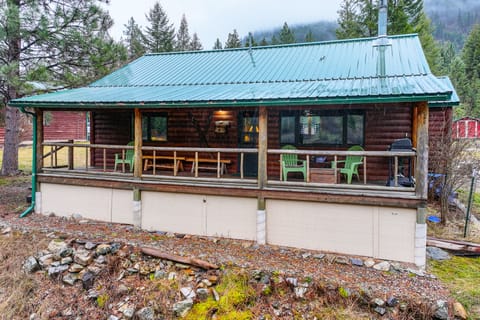 Riverside St Regis Cabin w/ Fire Pit + Grill House in Idaho