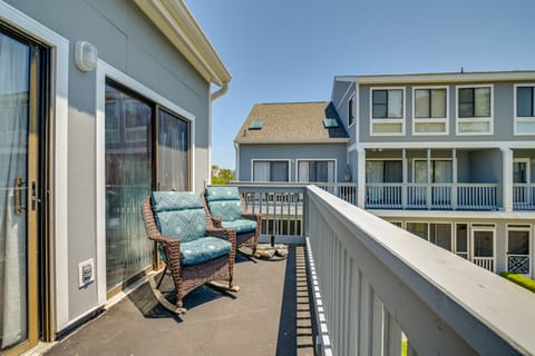 Pool Access & Near Beach! Golf Colony Resort Condo Apartment in Surfside Beach