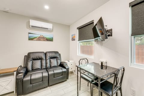 2 Mi to Madeira Beach: Quiet Casita w/ Shared Pool House in Bay Pines