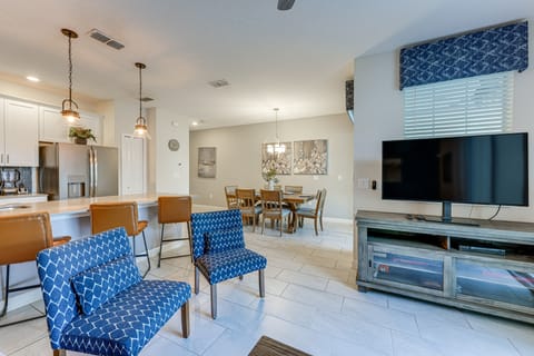 4 Mi to Disney! Family Escape w/ Poolside Oasis Apartment in Kissimmee
