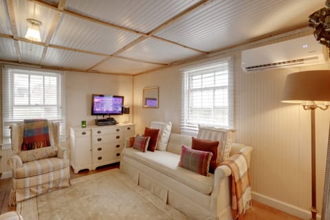 'Farm House at Fairview' Rustic Retreat in Amherst House in Massies Mill