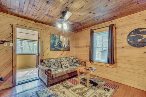 Private Hot Tub! Hillside Smokies Base Camp House in Great Smoky Mountains