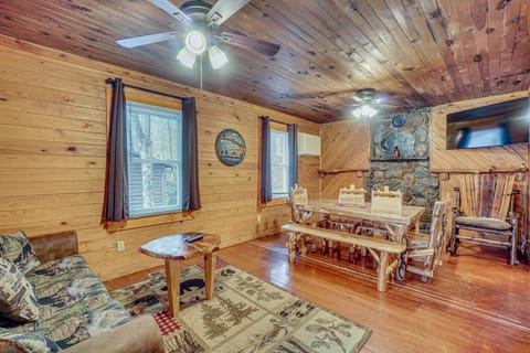 Private Hot Tub! Hillside Smokies Base Camp House in Great Smoky Mountains