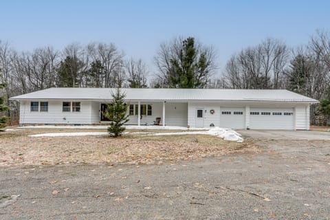 Hike & Fish: Family Retreat in Upstate New York! House in Adirondack Mountains