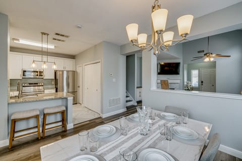 Pet-Friendly! Renovated Arlington Home Near AT&T Apartment in Arlington