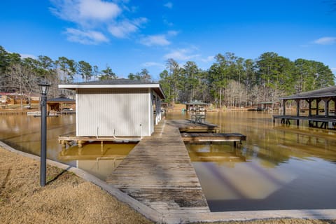 Lakefront Getaway w/ Boat Slip & Dock in Sparta! House in Lake Sinclair