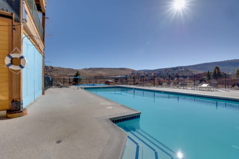 Pool & Hot Tub Access at Top-Floor Granby Getaway! Apartment in Granby