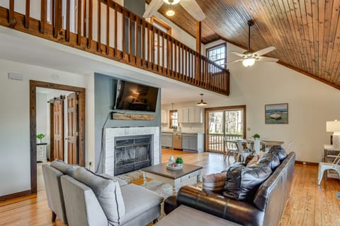 On-Site Lake Keowee Fun! Wooded Basecamp w/ Dock House in Lake Hartwell