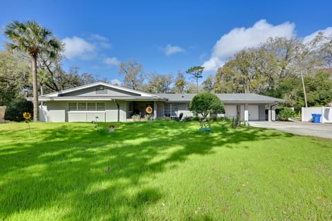 7 Mi to Busch Gardens! Family & Pet-Friendly Home House in Lutz