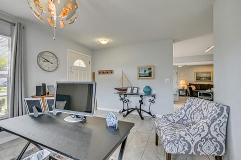 Pet-Friendly Melbourne Retreat w/ Lanai & Hammock! House in Melbourne