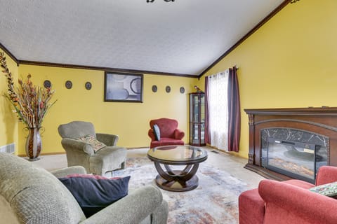 6 Mi to Rickenbacker Airport! Columbus Area Home House in Ohio