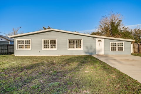 5 Mi to Dtwn Panama City! Family Haven w/ Patio House in Highway 30A Florida Beach