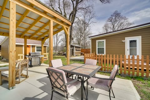 Explore Cades Cove & Smoky Mtns! Restored Cabin House in Townsend