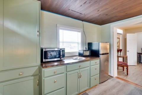 Explore Cades Cove & Smoky Mtns! Restored Cabin House in Townsend